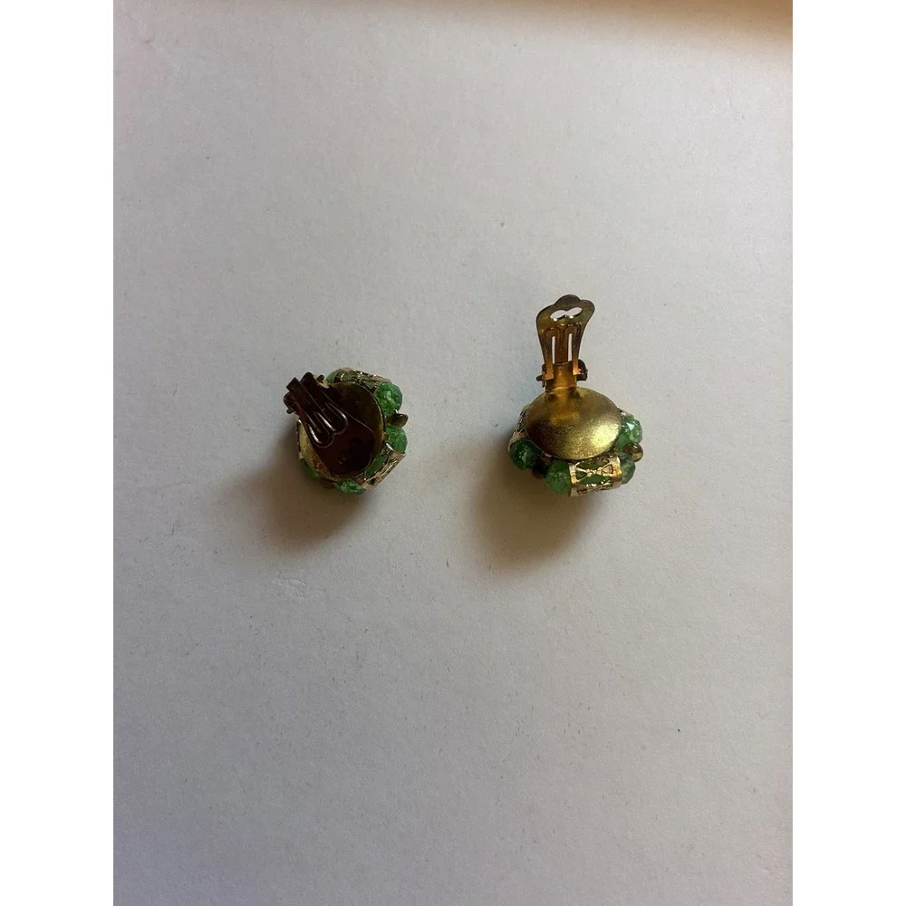 Green Cluster Round Rhinestone Clip-On Stud Earrings Gold Tone Metal